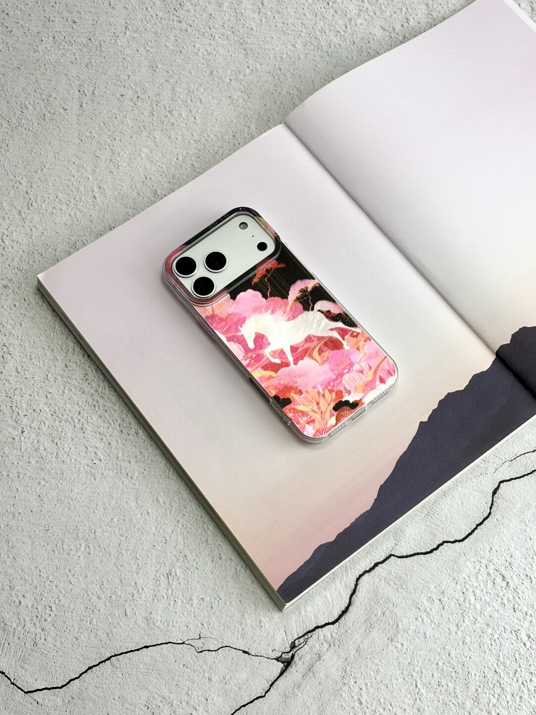 Artistic Metallic Luster White Horse Phone Case IMD-SSL