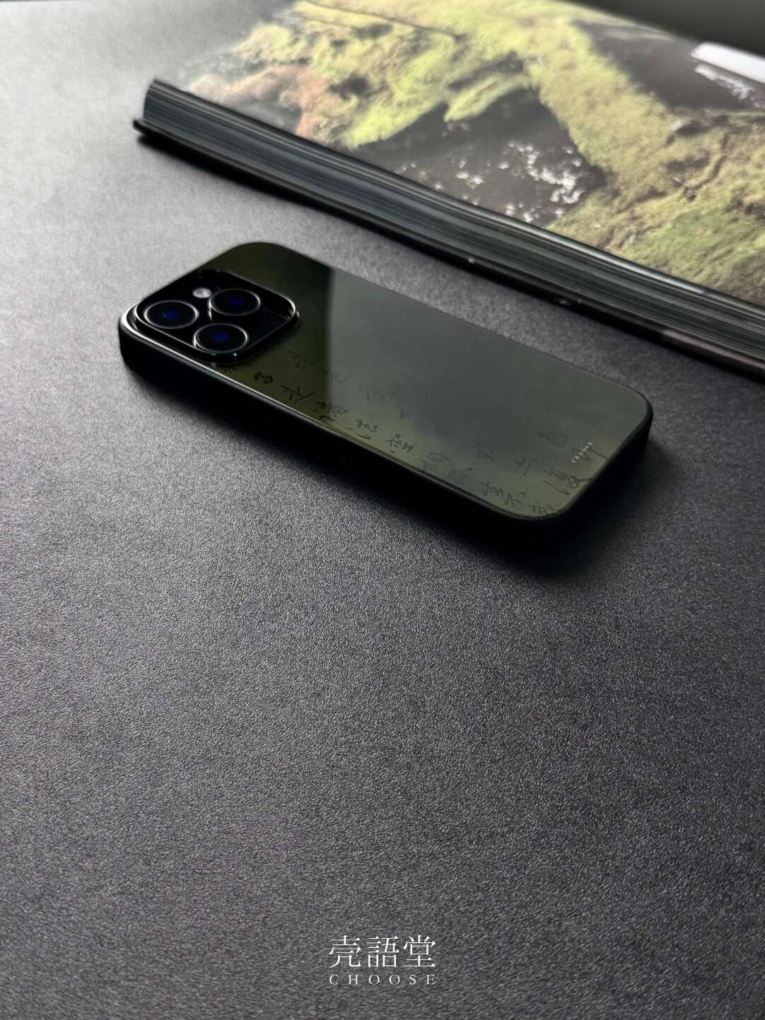 「Chinoiserie」Dark Green Calligraphy Phone Case