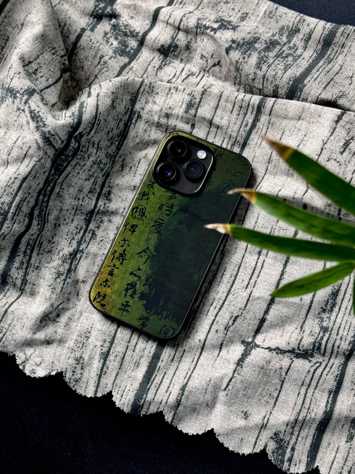 「Chinoiserie」Dark Green Calligraphy Phone Case