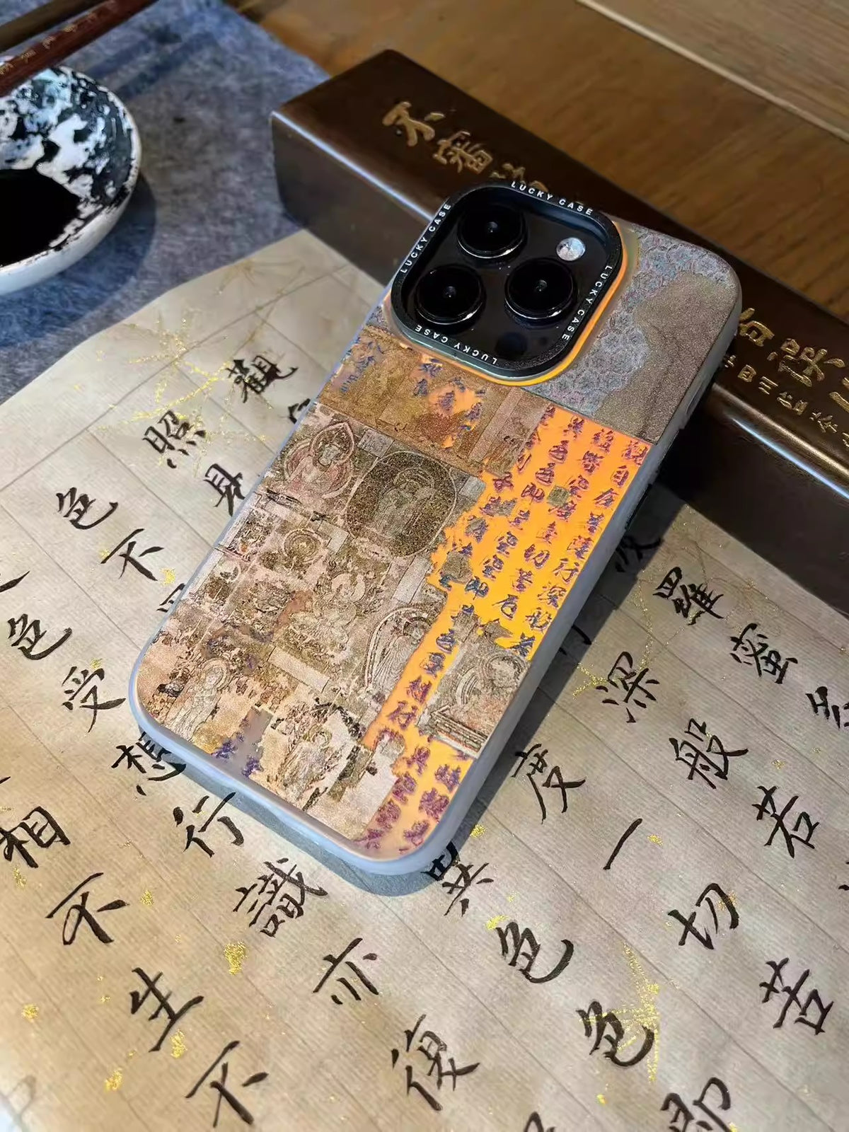 Chinoiserie Dunhuang Heart Sutra Calligraphy Laser Metallic Silicone Phone Case-YX