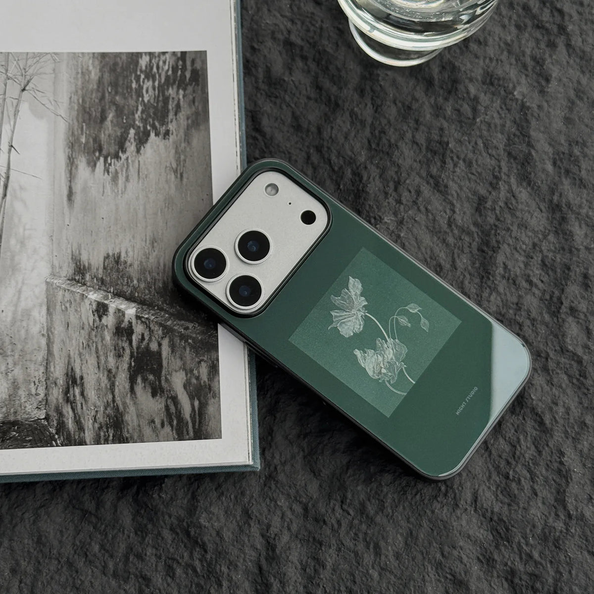 The Emerald Simple Flora Premium Glass Case-NS